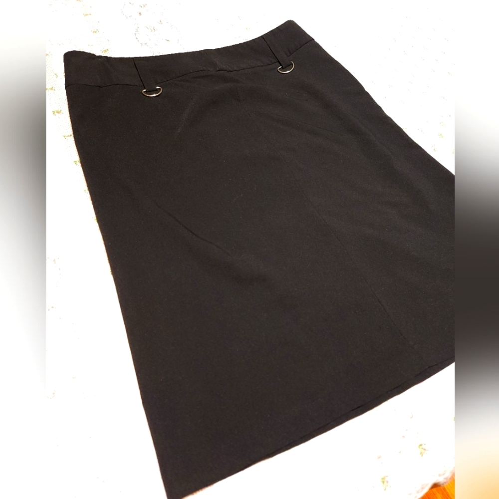 Black Poly Blend Shirt w Side Slit. Size 18. Preloved.